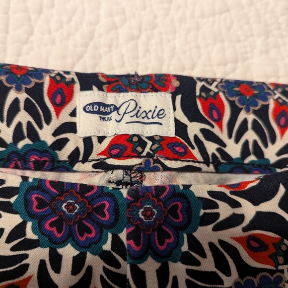 Old Navy pixie pants size 12 FUN PRINT! - Picture 2 of 6